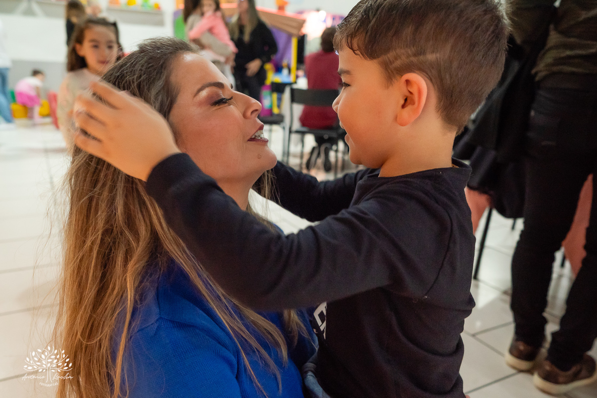 aniversário infantil - festa de aniversário - fotografia infantil - ensaio fotográfico - fotógrafo profissional - diversão no playground - fotos com os convidados - registro de momentos - confiança no fotógrafo - Antonio Rocha Fotografias-Pelotas
