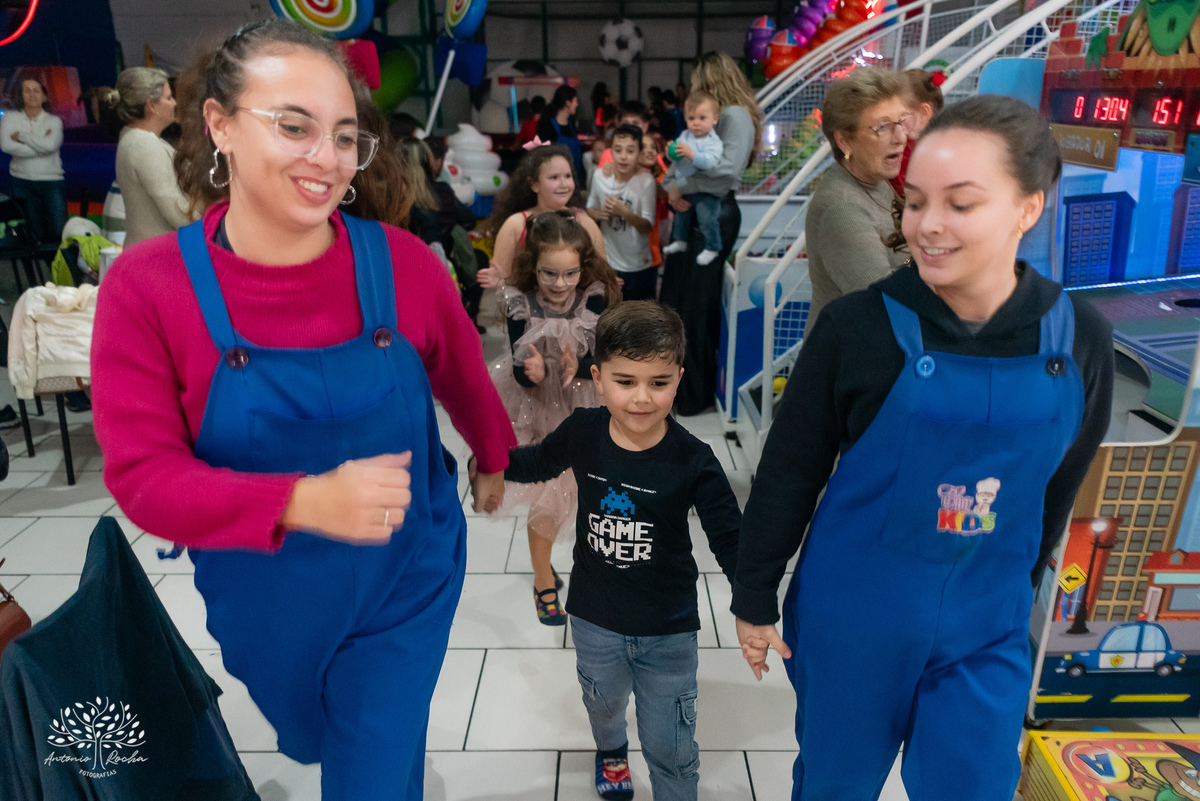 aniversário infantil - festa de aniversário - fotografia infantil - ensaio fotográfico - fotógrafo profissional - diversão no playground - fotos com os convidados - registro de momentos - confiança no fotógrafo - Antonio Rocha Fotografias-Pelotas