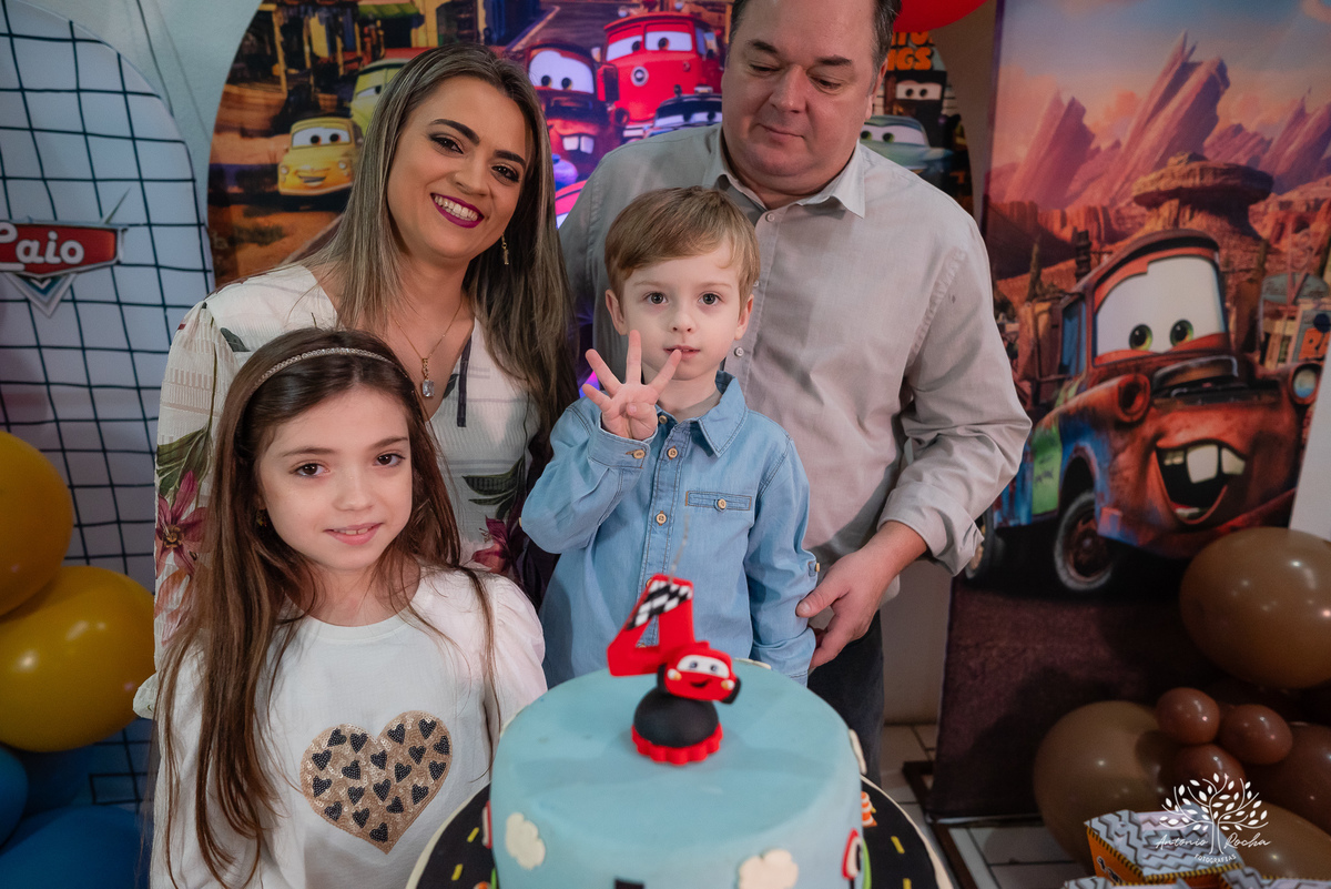 festa infantil - aniversário de 4 anos - Caio - alegria - esperto - apaixonado por carros - aventura - descobertas - brincadeiras - família - amigos - celebração - parabéns - decoração de carros - pelúcias - fotografia de festa - Antonio Rocha Fotografias