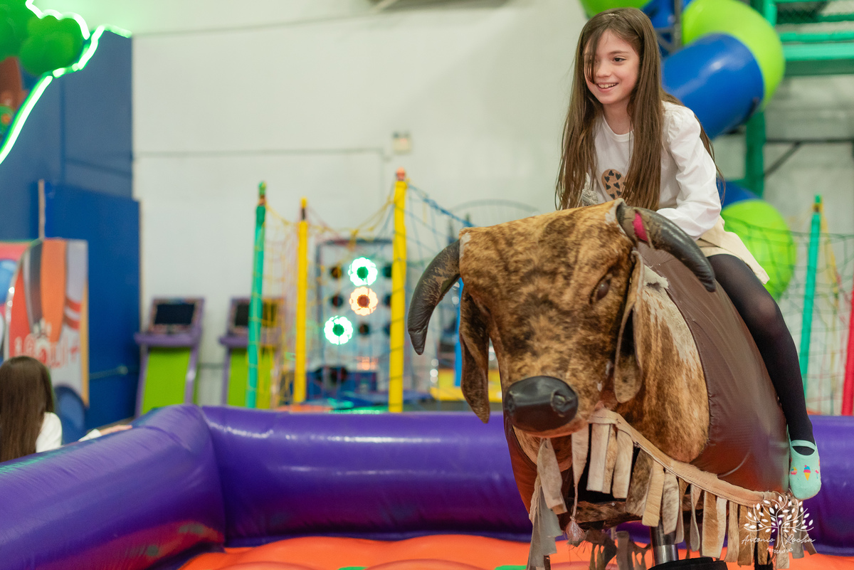 festa infantil - aniversário de 4 anos - Caio - alegria - esperto - apaixonado por carros - aventura - descobertas - brincadeiras - família - amigos - celebração - parabéns - decoração de carros - pelúcias - fotografia de festa - Antonio Rocha Fotografias