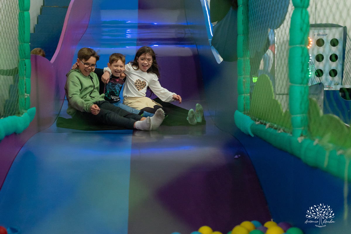 festa infantil - aniversário de 4 anos - Caio - alegria - esperto - apaixonado por carros - aventura - descobertas - brincadeiras - família - amigos - celebração - parabéns - decoração de carros - pelúcias - fotografia de festa - Antonio Rocha Fotografias