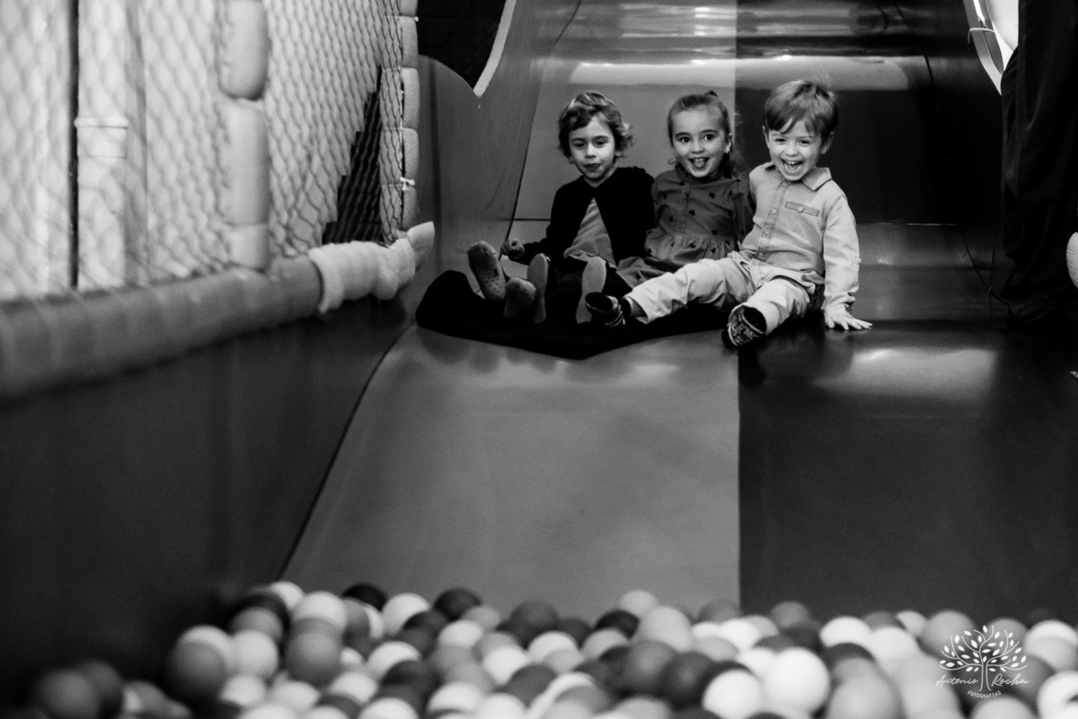 festa infantil - aniversário de 4 anos - Caio - alegria - esperto - apaixonado por carros - aventura - descobertas - brincadeiras - família - amigos - celebração - parabéns - decoração de carros - pelúcias - fotografia de festa - Antonio Rocha Fotografias