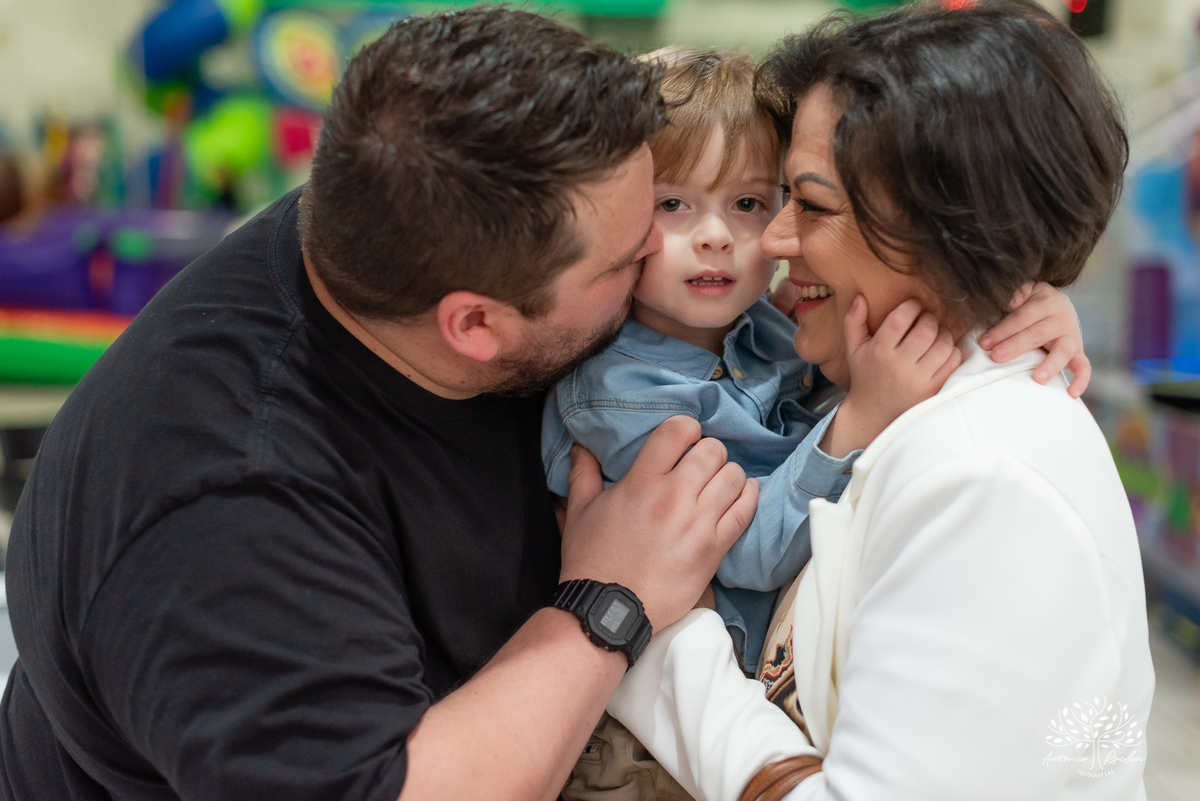 festa infantil - aniversário de 4 anos - Caio - alegria - esperto - apaixonado por carros - aventura - descobertas - brincadeiras - família - amigos - celebração - parabéns - decoração de carros - pelúcias - fotografia de festa - Antonio Rocha Fotografias