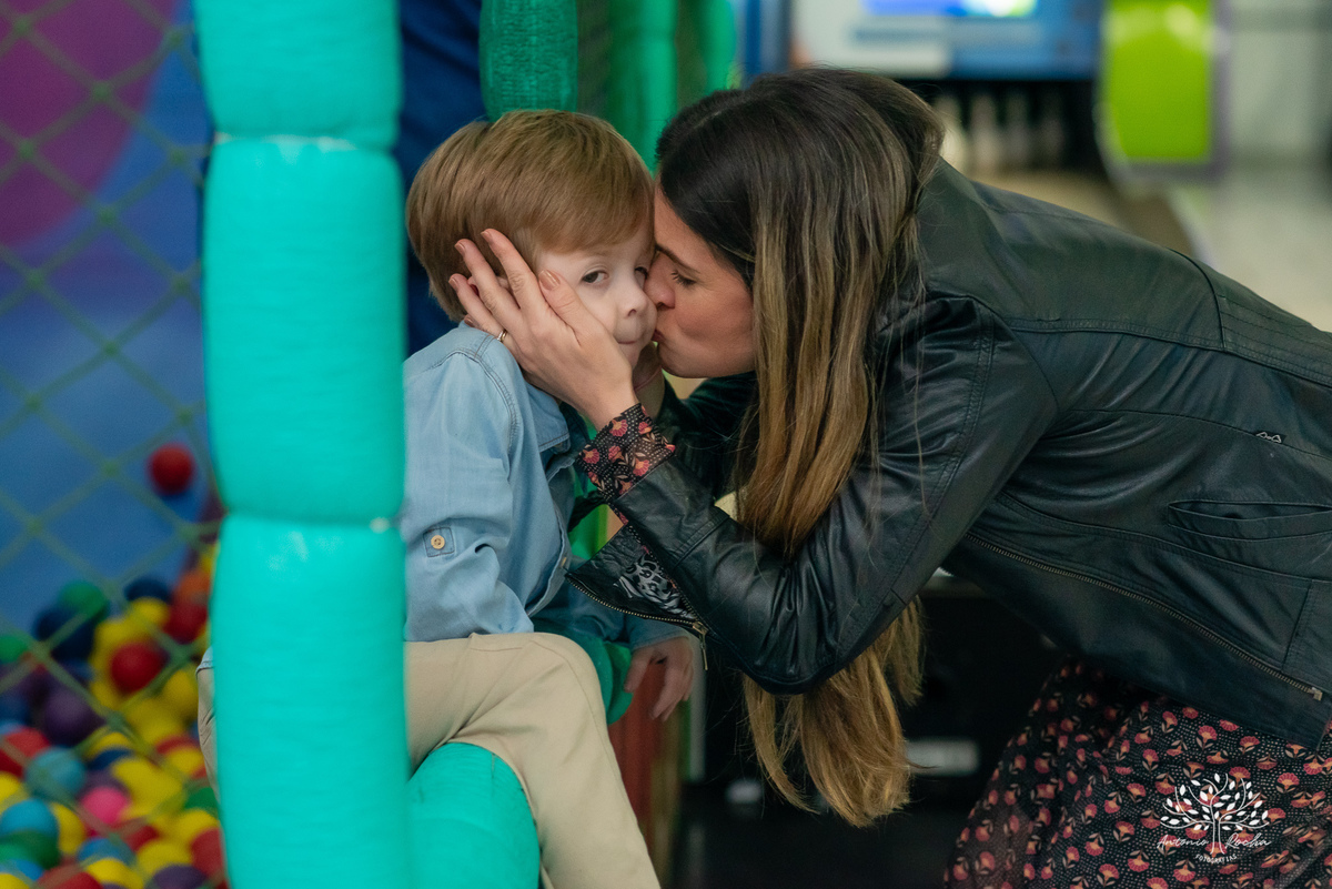 festa infantil - aniversário de 4 anos - Caio - alegria - esperto - apaixonado por carros - aventura - descobertas - brincadeiras - família - amigos - celebração - parabéns - decoração de carros - pelúcias - fotografia de festa - Antonio Rocha Fotografias