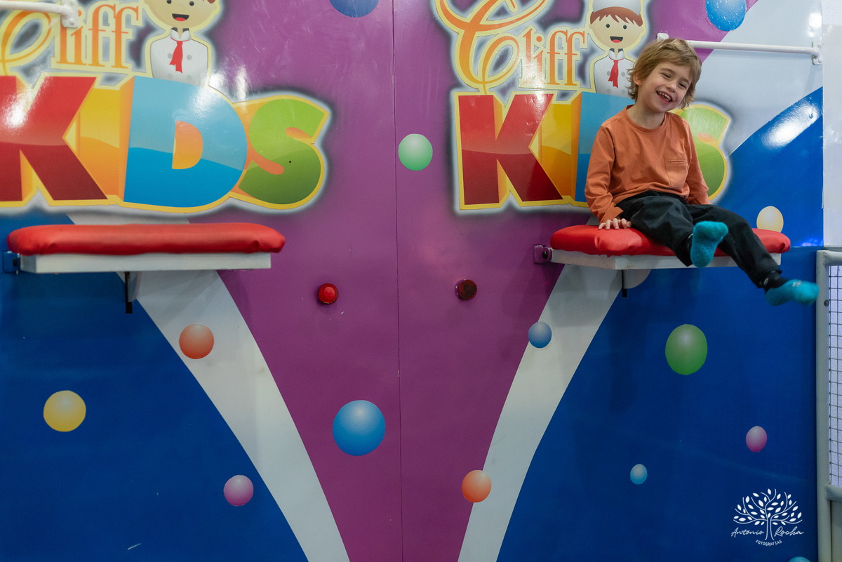 festa infantil - aniversário de 4 anos - Caio - alegria - esperto - apaixonado por carros - aventura - descobertas - brincadeiras - família - amigos - celebração - parabéns - decoração de carros - pelúcias - fotografia de festa - Antonio Rocha Fotografias