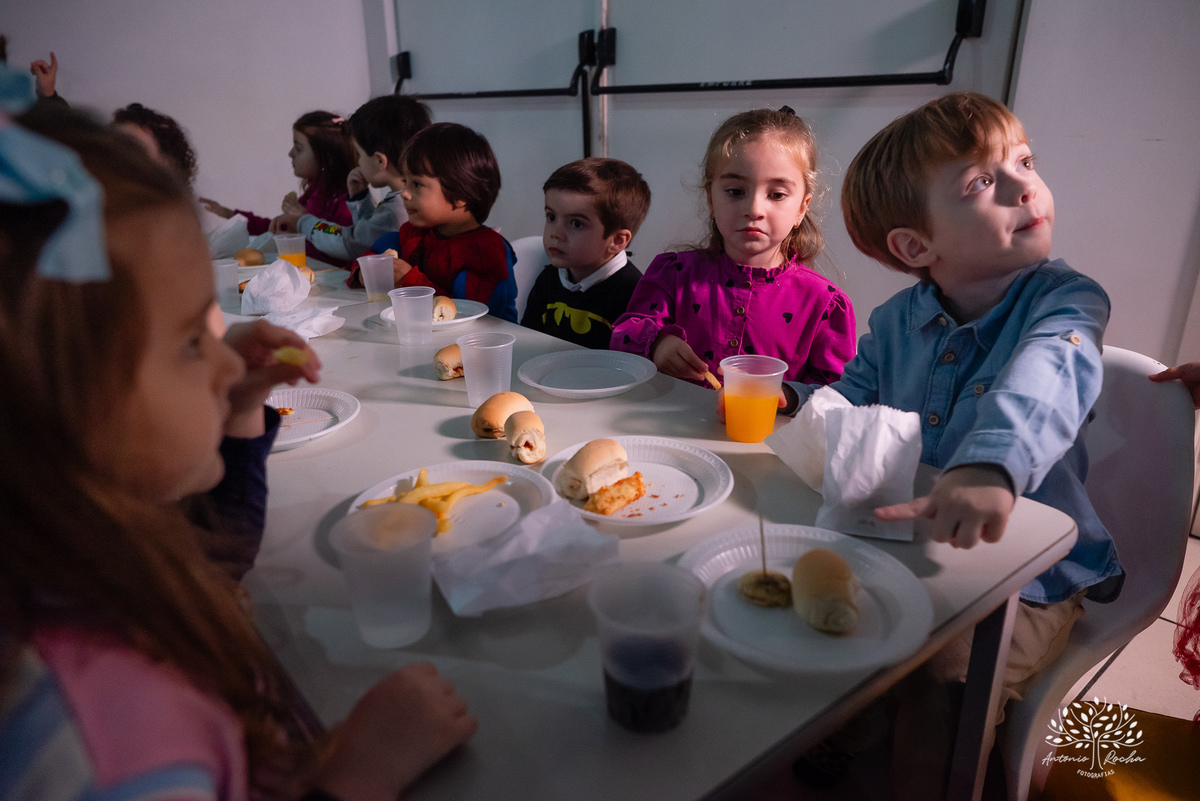 festa infantil - aniversário de 4 anos - Caio - alegria - esperto - apaixonado por carros - aventura - descobertas - brincadeiras - família - amigos - celebração - parabéns - decoração de carros - pelúcias - fotografia de festa - Antonio Rocha Fotografias