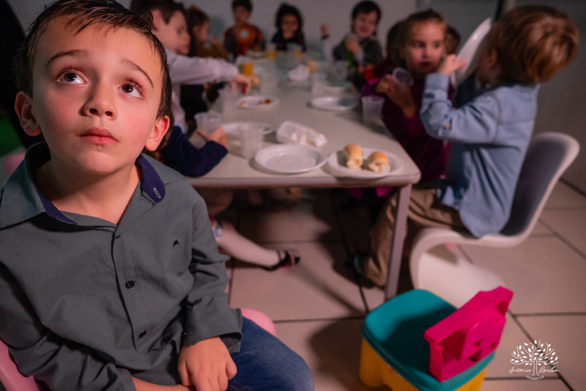 festa infantil - aniversário de 4 anos - Caio - alegria - esperto - apaixonado por carros - aventura - descobertas - brincadeiras - família - amigos - celebração - parabéns - decoração de carros - pelúcias - fotografia de festa - Antonio Rocha Fotografias