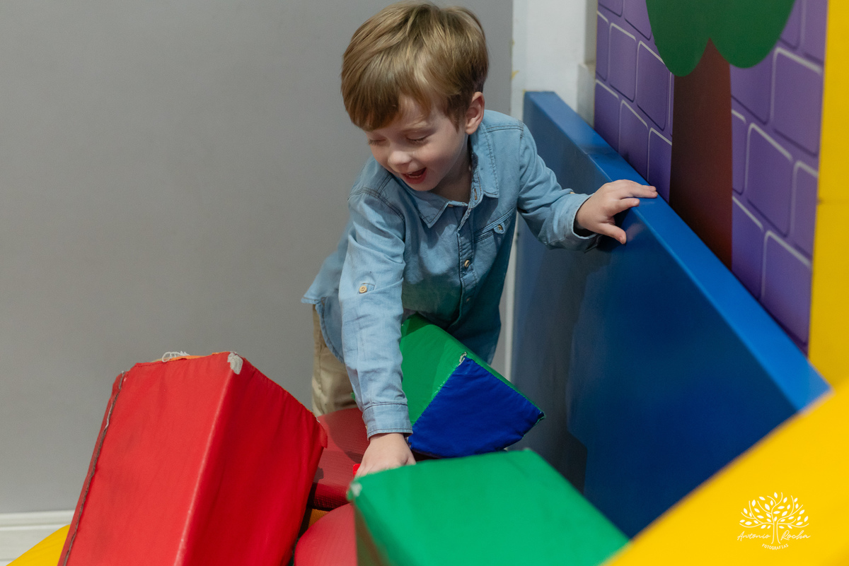 festa infantil - aniversário de 4 anos - Caio - alegria - esperto - apaixonado por carros - aventura - descobertas - brincadeiras - família - amigos - celebração - parabéns - decoração de carros - pelúcias - fotografia de festa - Antonio Rocha Fotografias