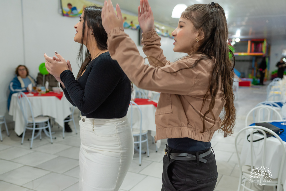 festa em dose dupla - Joaquim - Vicente - aniversário infantil - diversão - irmãos gêmeos - fofura - esperteza - sem sapato - brincadeiras - parabéns - animação - chuva de neve - abraços - carinho - memórias especiais - Antonio Rocha Fotografias-Pelotas
