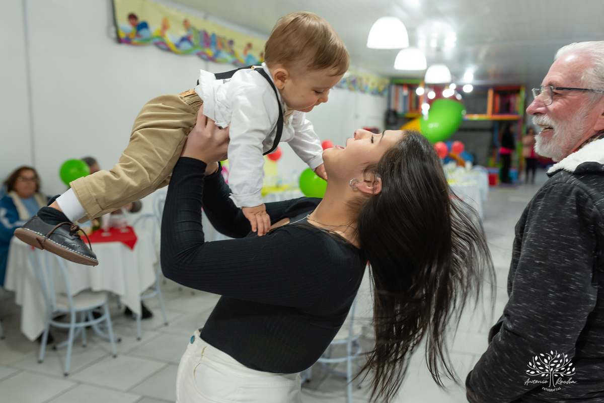 festa em dose dupla - Joaquim - Vicente - aniversário infantil - diversão - irmãos gêmeos - fofura - esperteza - sem sapato - brincadeiras - parabéns - animação - chuva de neve - abraços - carinho - memórias especiais - Antonio Rocha Fotografias-Pelotas