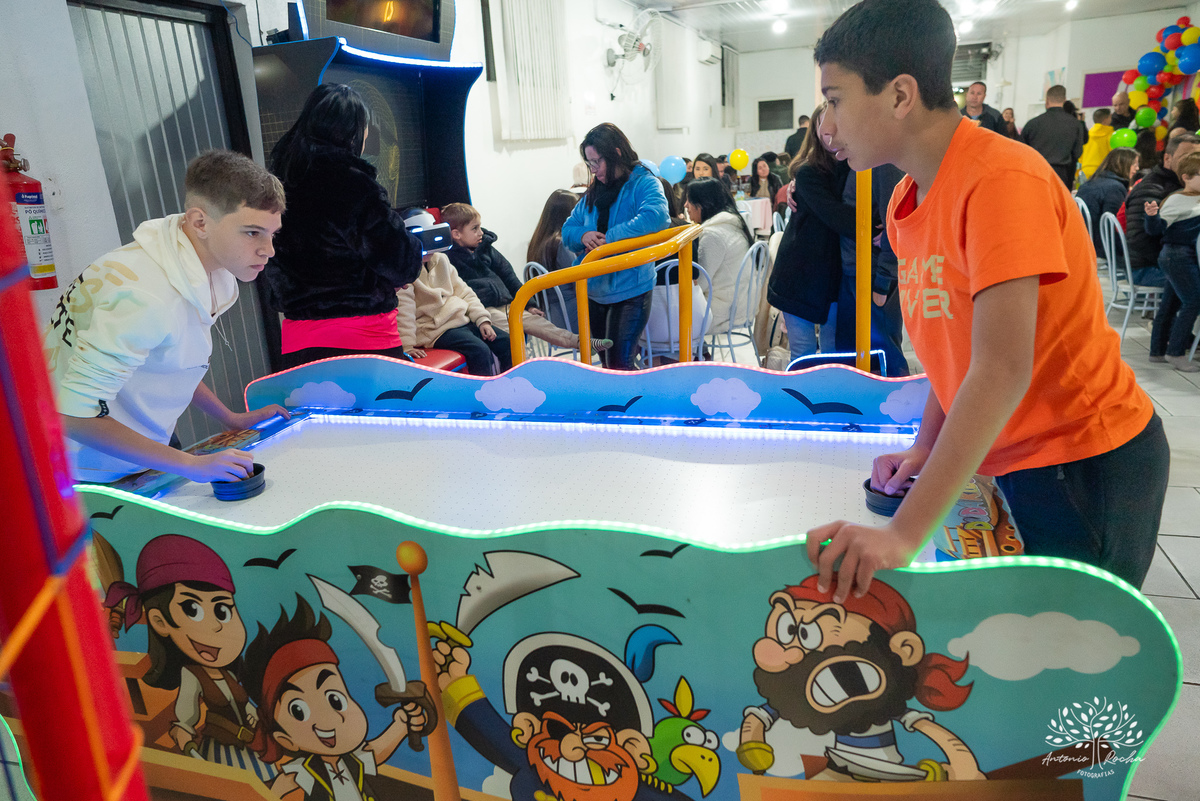 festa em dose dupla - Joaquim - Vicente - aniversário infantil - diversão - irmãos gêmeos - fofura - esperteza - sem sapato - brincadeiras - parabéns - animação - chuva de neve - abraços - carinho - memórias especiais - Antonio Rocha Fotografias-Pelotas