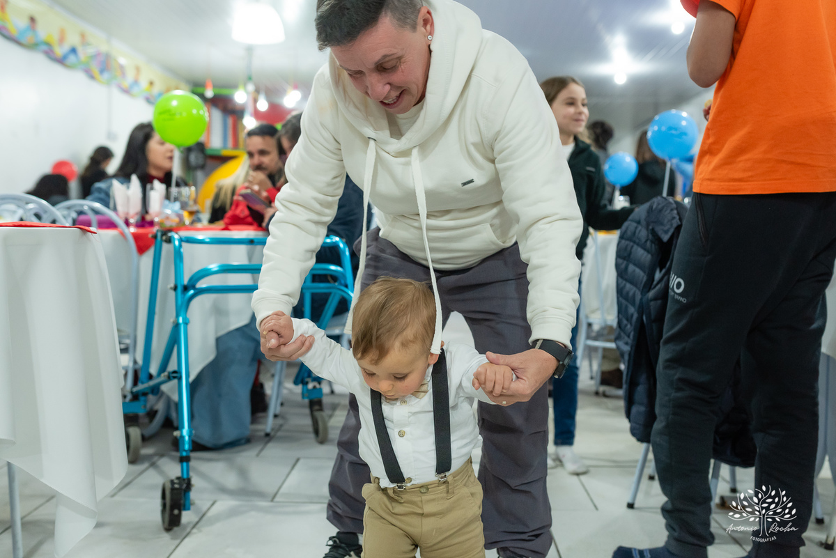 festa em dose dupla - Joaquim - Vicente - aniversário infantil - diversão - irmãos gêmeos - fofura - esperteza - sem sapato - brincadeiras - parabéns - animação - chuva de neve - abraços - carinho - memórias especiais - Antonio Rocha Fotografias-Pelotas
