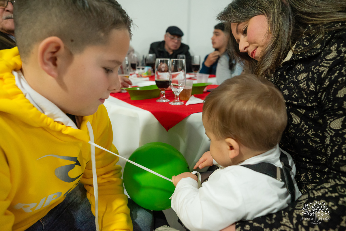 festa em dose dupla - Joaquim - Vicente - aniversário infantil - diversão - irmãos gêmeos - fofura - esperteza - sem sapato - brincadeiras - parabéns - animação - chuva de neve - abraços - carinho - memórias especiais - Antonio Rocha Fotografias-Pelotas
