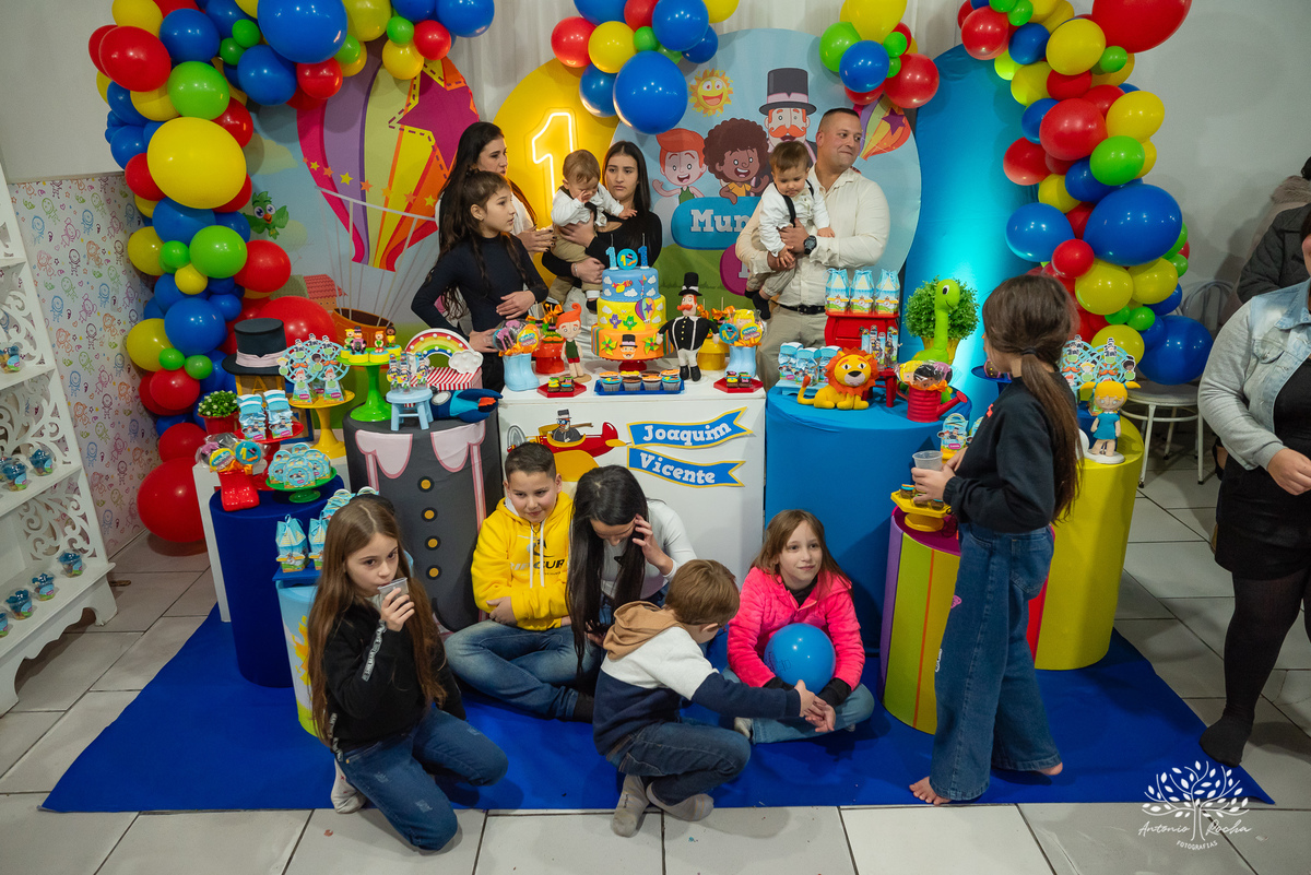 festa em dose dupla - Joaquim - Vicente - aniversário infantil - diversão - irmãos gêmeos - fofura - esperteza - sem sapato - brincadeiras - parabéns - animação - chuva de neve - abraços - carinho - memórias especiais - Antonio Rocha Fotografias-Pelotas