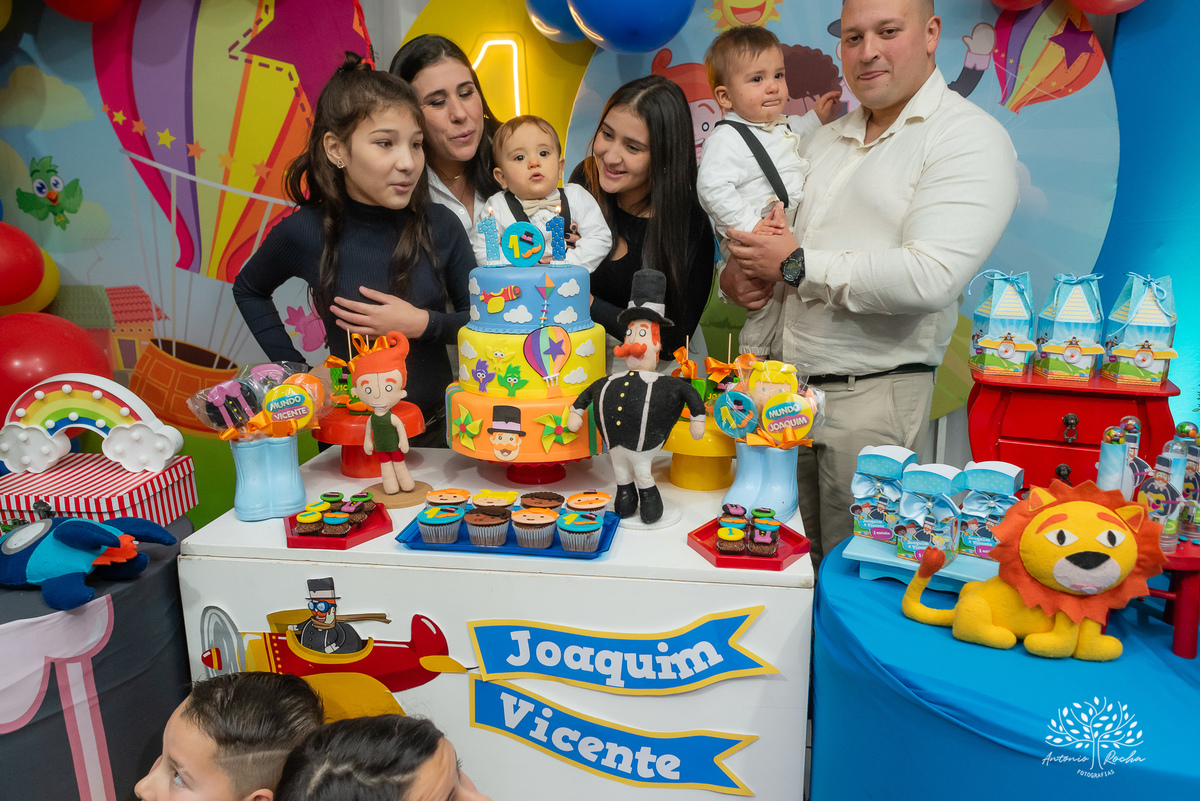 festa em dose dupla - Joaquim - Vicente - aniversário infantil - diversão - irmãos gêmeos - fofura - esperteza - sem sapato - brincadeiras - parabéns - animação - chuva de neve - abraços - carinho - memórias especiais - Antonio Rocha Fotografias-Pelotas