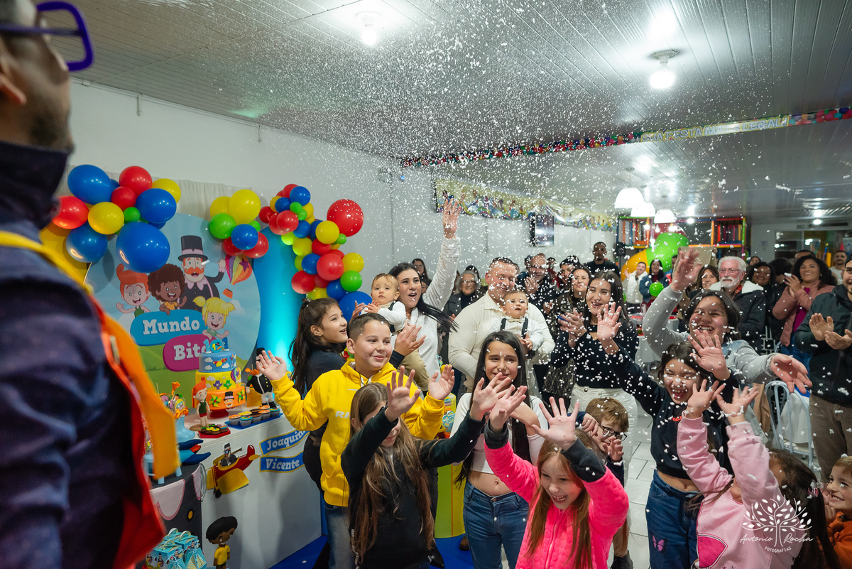 festa em dose dupla - Joaquim - Vicente - aniversário infantil - diversão - irmãos gêmeos - fofura - esperteza - sem sapato - brincadeiras - parabéns - animação - chuva de neve - abraços - carinho - memórias especiais - Antonio Rocha Fotografias-Pelotas