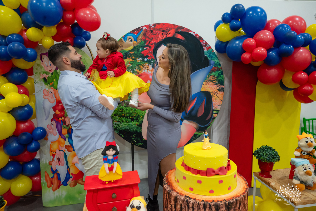 aniversário infantil - festa de aniversário - Branca de Neve - Maitê - fotografia infantil - primeiro ano - YouTube Kids - momentos especiais - família - amigos - risadas - decoração temática - Antonio Rocha Fotografias - luz da família-Pelotas