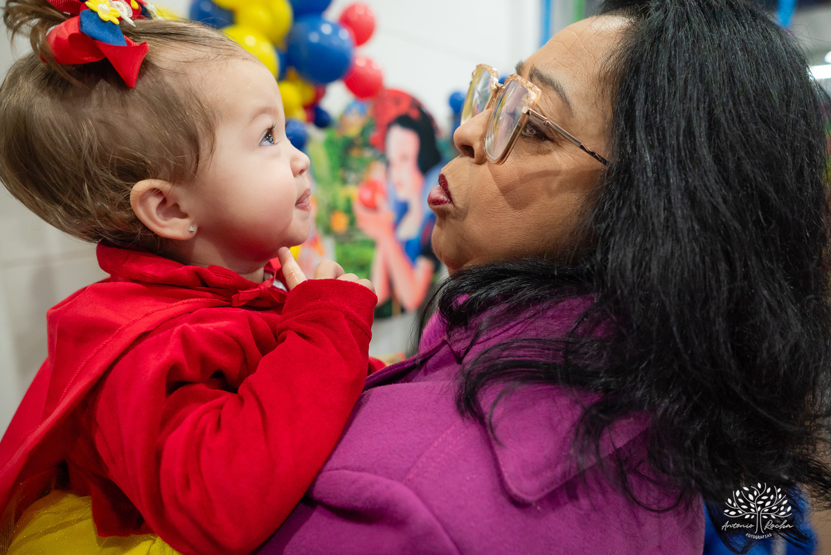 aniversário infantil - festa de aniversário - Branca de Neve - Maitê - fotografia infantil - primeiro ano - YouTube Kids - momentos especiais - família - amigos - risadas - decoração temática - Antonio Rocha Fotografias - luz da família-Pelotas