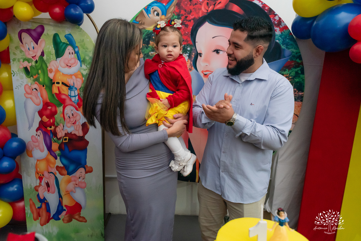 aniversário infantil - festa de aniversário - Branca de Neve - Maitê - fotografia infantil - primeiro ano - YouTube Kids - momentos especiais - família - amigos - risadas - decoração temática - Antonio Rocha Fotografias - luz da família-Pelotas
