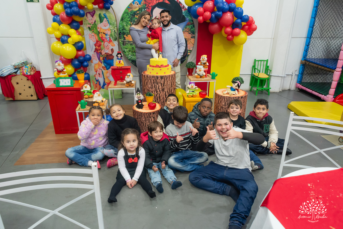 aniversário infantil - festa de aniversário - Branca de Neve - Maitê - fotografia infantil - primeiro ano - YouTube Kids - momentos especiais - família - amigos - risadas - decoração temática - Antonio Rocha Fotografias - luz da família-Pelotas