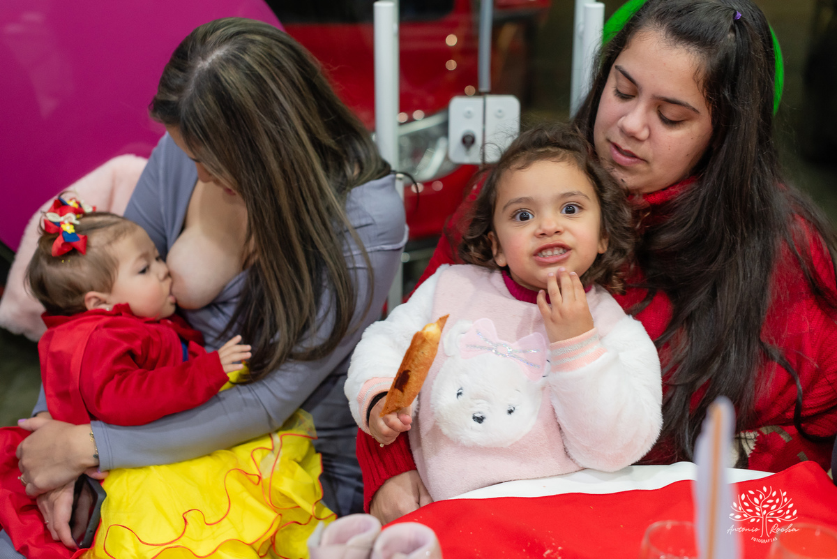aniversário infantil - festa de aniversário - Branca de Neve - Maitê - fotografia infantil - primeiro ano - YouTube Kids - momentos especiais - família - amigos - risadas - decoração temática - Antonio Rocha Fotografias - luz da família-Pelotas