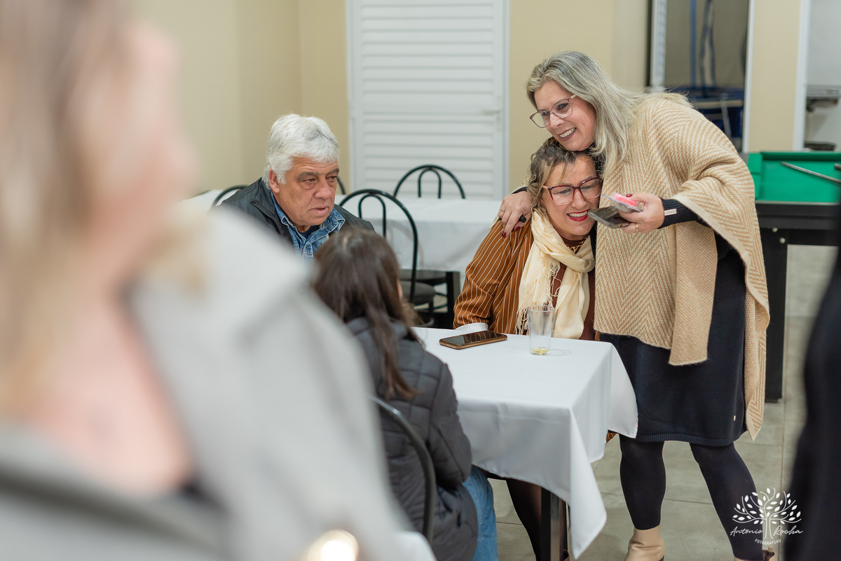 Lilica-48 anos-Celebrar a vida-Aniversário-festa de aniversário-Salão de Festas Manke-Capão do Leão-Pelotas-Antonio Rocha Fotrografias-Vela de aniversário-cachorro quente-bolo de aniversário-salgadinhos-doces de pelotas-vovó-caldo-sinuca-Paulinho músico