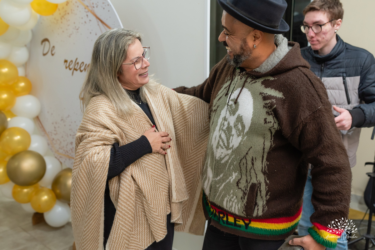 Lilica-48 anos-Celebrar a vida-Aniversário-festa de aniversário-Salão de Festas Manke-Capão do Leão-Pelotas-Antonio Rocha Fotrografias-Vela de aniversário-cachorro quente-bolo de aniversário-salgadinhos-doces de pelotas-vovó-caldo-sinuca-Paulinho músico