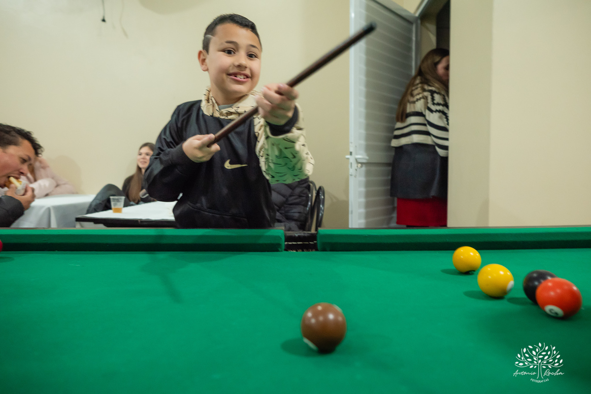 Lilica-48 anos-Celebrar a vida-Aniversário-festa de aniversário-Salão de Festas Manke-Capão do Leão-Pelotas-Antonio Rocha Fotrografias-Vela de aniversário-cachorro quente-bolo de aniversário-salgadinhos-doces de pelotas-vovó-caldo-sinuca-Paulinho músico