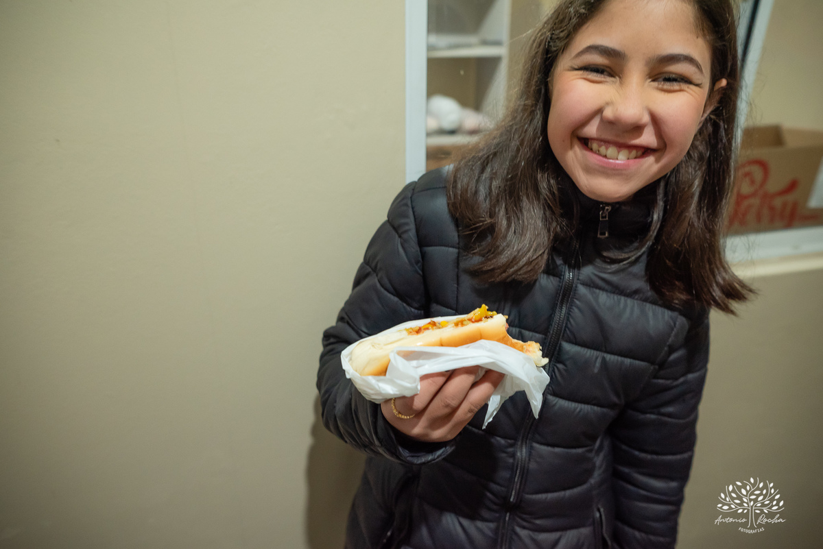 Lilica-48 anos-Celebrar a vida-Aniversário-festa de aniversário-Salão de Festas Manke-Capão do Leão-Pelotas-Antonio Rocha Fotrografias-Vela de aniversário-cachorro quente-bolo de aniversário-salgadinhos-doces de pelotas-vovó-caldo-sinuca-Paulinho músico