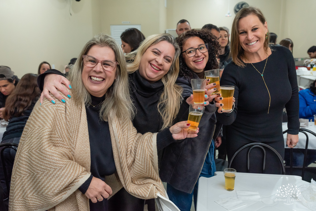 Lilica-48 anos-Celebrar a vida-Aniversário-festa de aniversário-Salão de Festas Manke-Capão do Leão-Pelotas-Antonio Rocha Fotrografias-Vela de aniversário-cachorro quente-bolo de aniversário-salgadinhos-doces de pelotas-vovó-caldo-sinuca-Paulinho músico