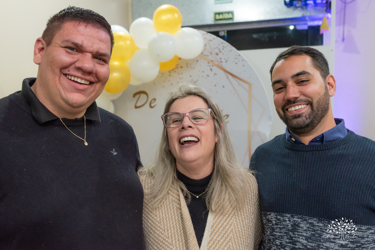 Lilica-48 anos-Celebrar a vida-Aniversário-festa de aniversário-Salão de Festas Manke-Capão do Leão-Pelotas-Antonio Rocha Fotrografias-Vela de aniversário-cachorro quente-bolo de aniversário-salgadinhos-doces de pelotas-vovó-caldo-sinuca-Paulinho músico