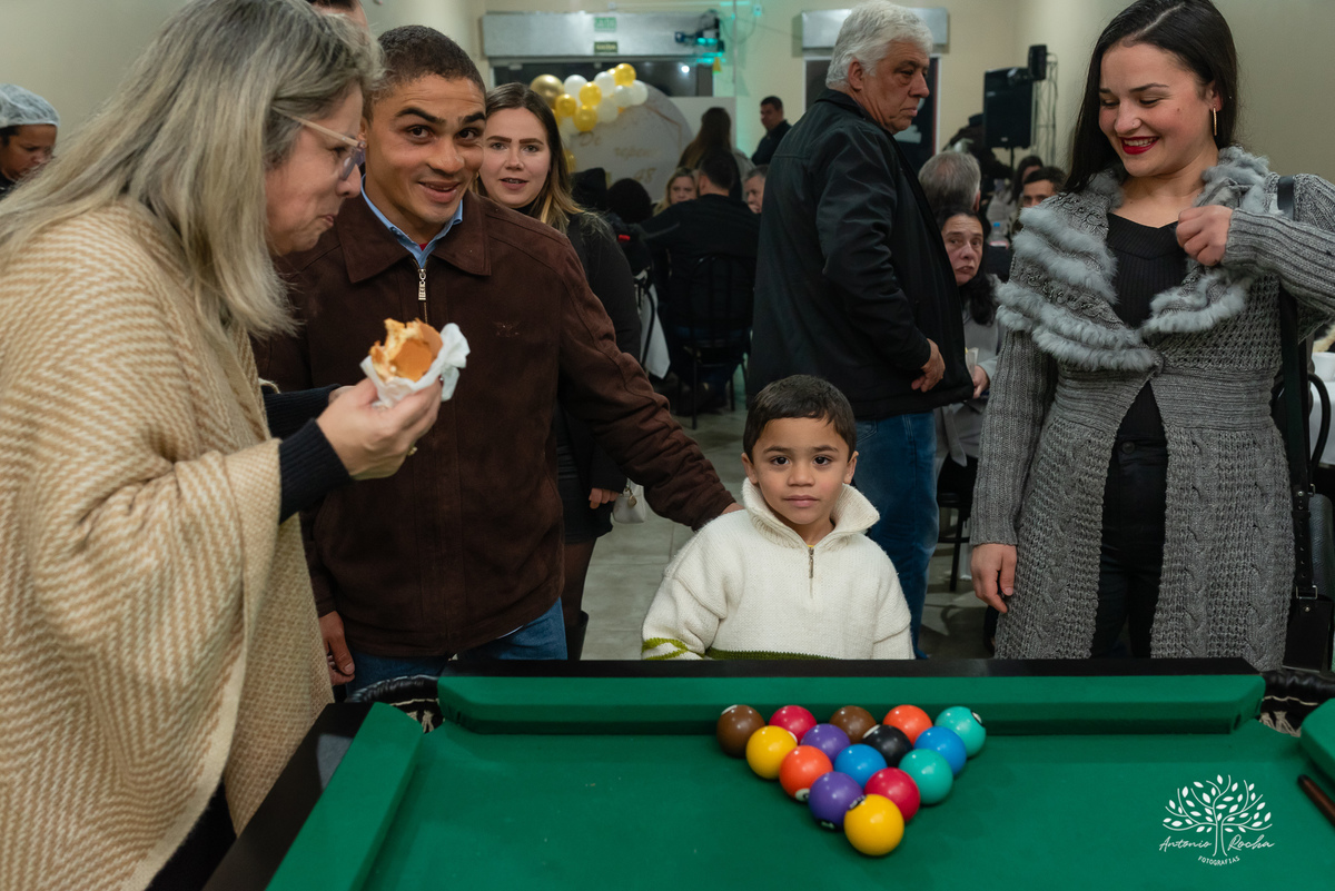 Lilica-48 anos-Celebrar a vida-Aniversário-festa de aniversário-Salão de Festas Manke-Capão do Leão-Pelotas-Antonio Rocha Fotrografias-Vela de aniversário-cachorro quente-bolo de aniversário-salgadinhos-doces de pelotas-vovó-caldo-sinuca-Paulinho músico