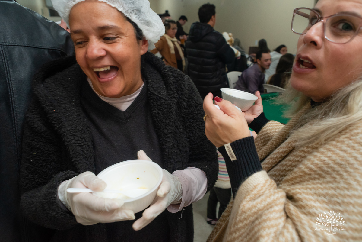 Lilica-48 anos-Celebrar a vida-Aniversário-festa de aniversário-Salão de Festas Manke-Capão do Leão-Pelotas-Antonio Rocha Fotrografias-Vela de aniversário-cachorro quente-bolo de aniversário-salgadinhos-doces de pelotas-vovó-caldo-sinuca-Paulinho músico