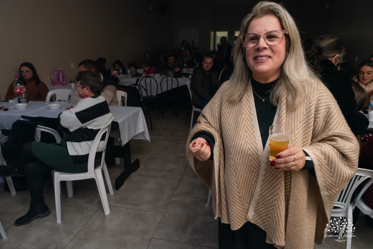Lilica-48 anos-Celebrar a vida-Aniversário-festa de aniversário-Salão de Festas Manke-Capão do Leão-Pelotas-Antonio Rocha Fotrografias-Vela de aniversário-cachorro quente-bolo de aniversário-salgadinhos-doces de pelotas-vovó-caldo-sinuca-Paulinho músico