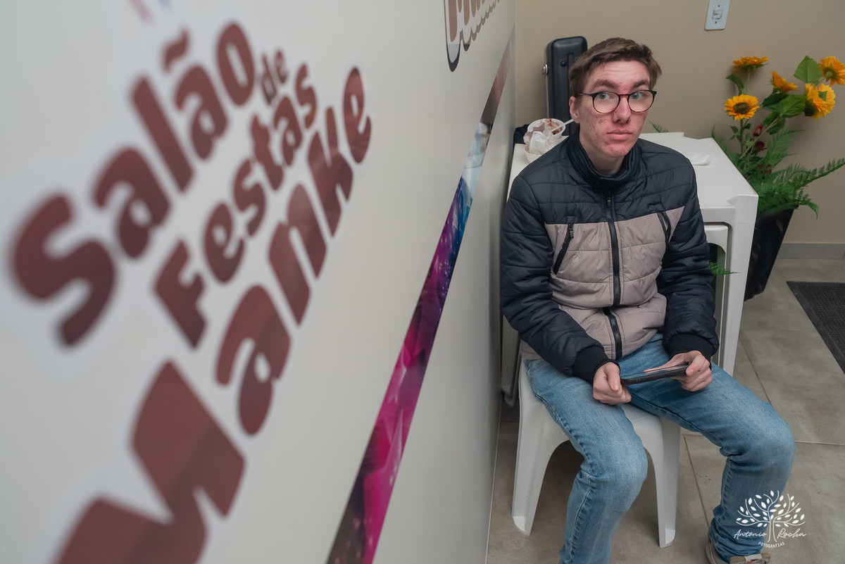 Lilica-48 anos-Celebrar a vida-Aniversário-festa de aniversário-Salão de Festas Manke-Capão do Leão-Pelotas-Antonio Rocha Fotrografias-Vela de aniversário-cachorro quente-bolo de aniversário-salgadinhos-doces de pelotas-vovó-caldo-sinuca-Paulinho músico