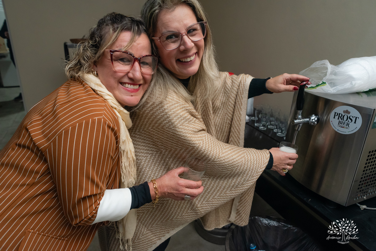 Lilica-48 anos-Celebrar a vida-Aniversário-festa de aniversário-Salão de Festas Manke-Capão do Leão-Pelotas-Antonio Rocha Fotrografias-Vela de aniversário-cachorro quente-bolo de aniversário-salgadinhos-doces de pelotas-vovó-caldo-sinuca-Paulinho músico