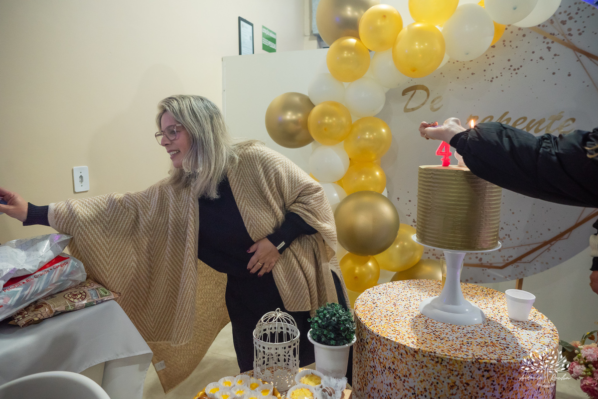 Lilica-48 anos-Celebrar a vida-Aniversário-festa de aniversário-Salão de Festas Manke-Capão do Leão-Pelotas-Antonio Rocha Fotrografias-Vela de aniversário-cachorro quente-bolo de aniversário-salgadinhos-doces de pelotas-vovó-caldo-sinuca-Paulinho músico