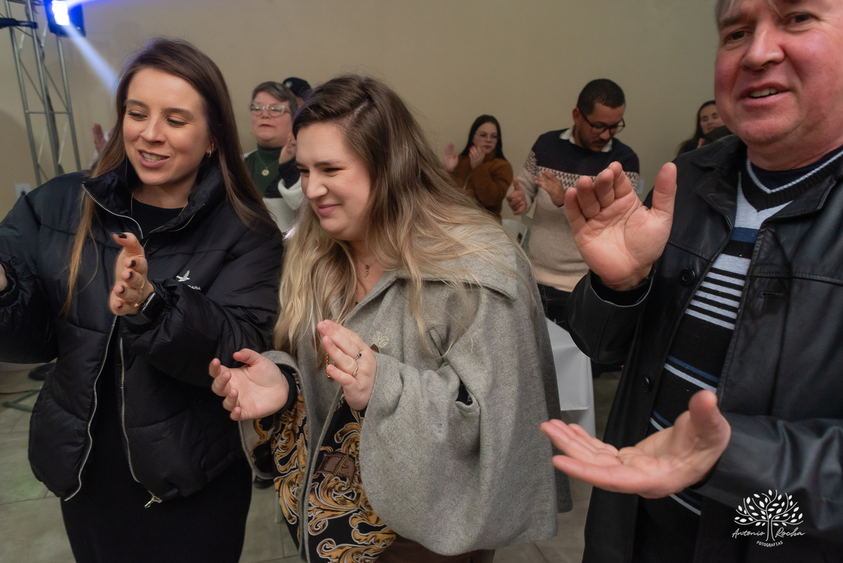Lilica-48 anos-Celebrar a vida-Aniversário-festa de aniversário-Salão de Festas Manke-Capão do Leão-Pelotas-Antonio Rocha Fotrografias-Vela de aniversário-cachorro quente-bolo de aniversário-salgadinhos-doces de pelotas-vovó-caldo-sinuca-Paulinho músico