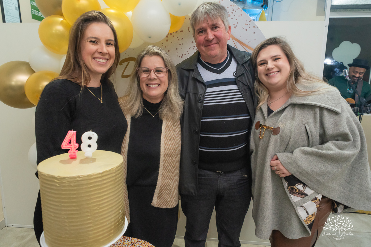 Lilica-48 anos-Celebrar a vida-Aniversário-festa de aniversário-Salão de Festas Manke-Capão do Leão-Pelotas-Antonio Rocha Fotrografias-Vela de aniversário-cachorro quente-bolo de aniversário-salgadinhos-doces de pelotas-vovó-caldo-sinuca-Paulinho músico