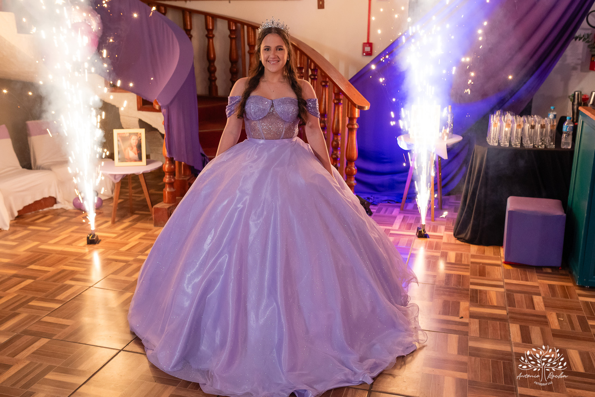 Maitê-15 anos - Festa de 15 anos - Debutante - Monte Bonito - Quinze de Julho - Aniversário de 15 - Valsa - Pelotas - Antonio Rocha Fotografias - Troca de vestido - making of - alstar - penteado de 15 anos - Maquiagem para 15 anos - fotografo de 15 anos