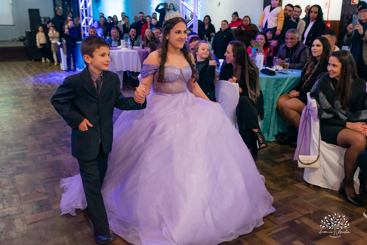 Maitê-15 anos - Festa de 15 anos - Debutante - Monte Bonito - Quinze de Julho - Aniversário de 15 - Valsa - Pelotas - Antonio Rocha Fotografias - Troca de vestido - making of - alstar - penteado de 15 anos - Maquiagem para 15 anos - fotografo de 15 anos