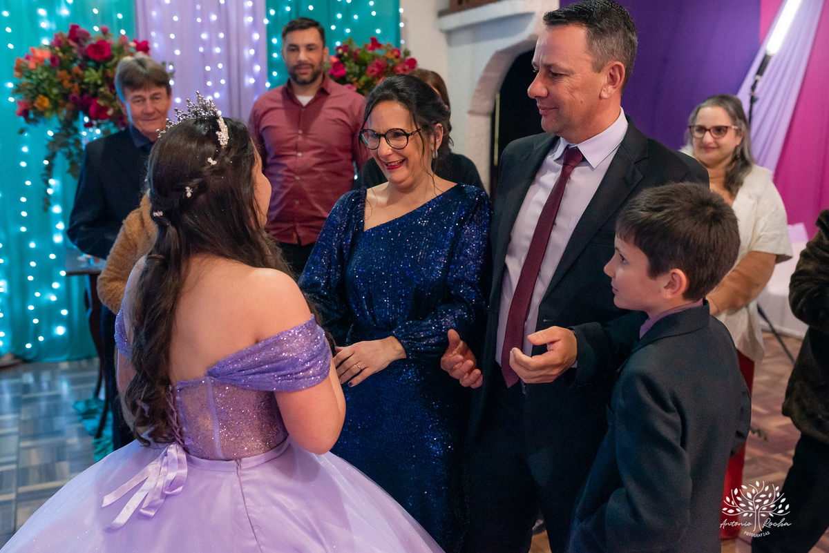 Maitê-15 anos - Festa de 15 anos - Debutante - Monte Bonito - Quinze de Julho - Aniversário de 15 - Valsa - Pelotas - Antonio Rocha Fotografias - Troca de vestido - making of - alstar - penteado de 15 anos - Maquiagem para 15 anos - fotografo de 15 anos