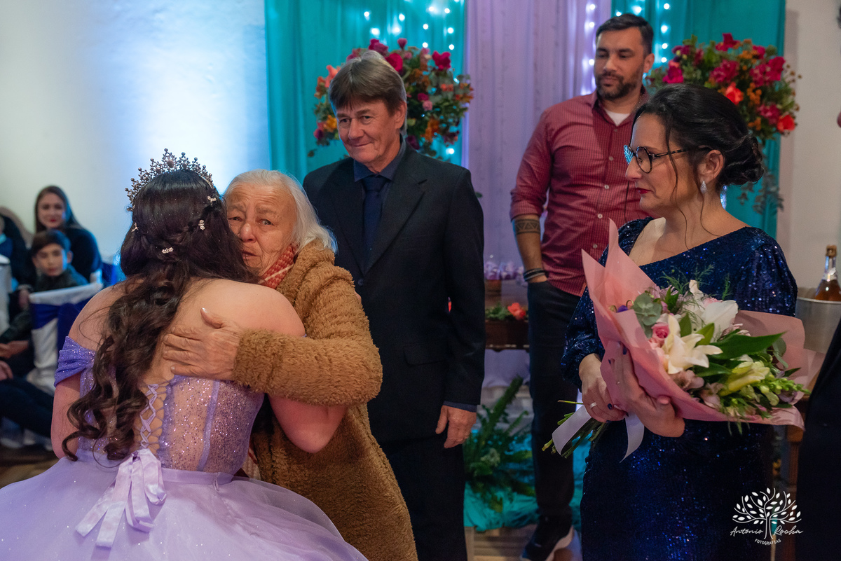 Maitê-15 anos - Festa de 15 anos - Debutante - Monte Bonito - Quinze de Julho - Aniversário de 15 - Valsa - Pelotas - Antonio Rocha Fotografias - Troca de vestido - making of - alstar - penteado de 15 anos - Maquiagem para 15 anos - fotografo de 15 anos