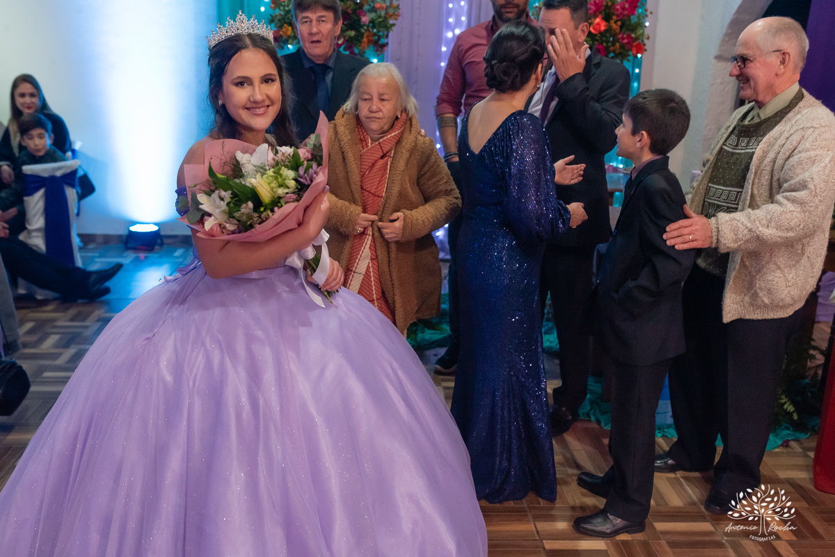 Maitê-15 anos - Festa de 15 anos - Debutante - Monte Bonito - Quinze de Julho - Aniversário de 15 - Valsa - Pelotas - Antonio Rocha Fotografias - Troca de vestido - making of - alstar - penteado de 15 anos - Maquiagem para 15 anos - fotografo de 15 anos