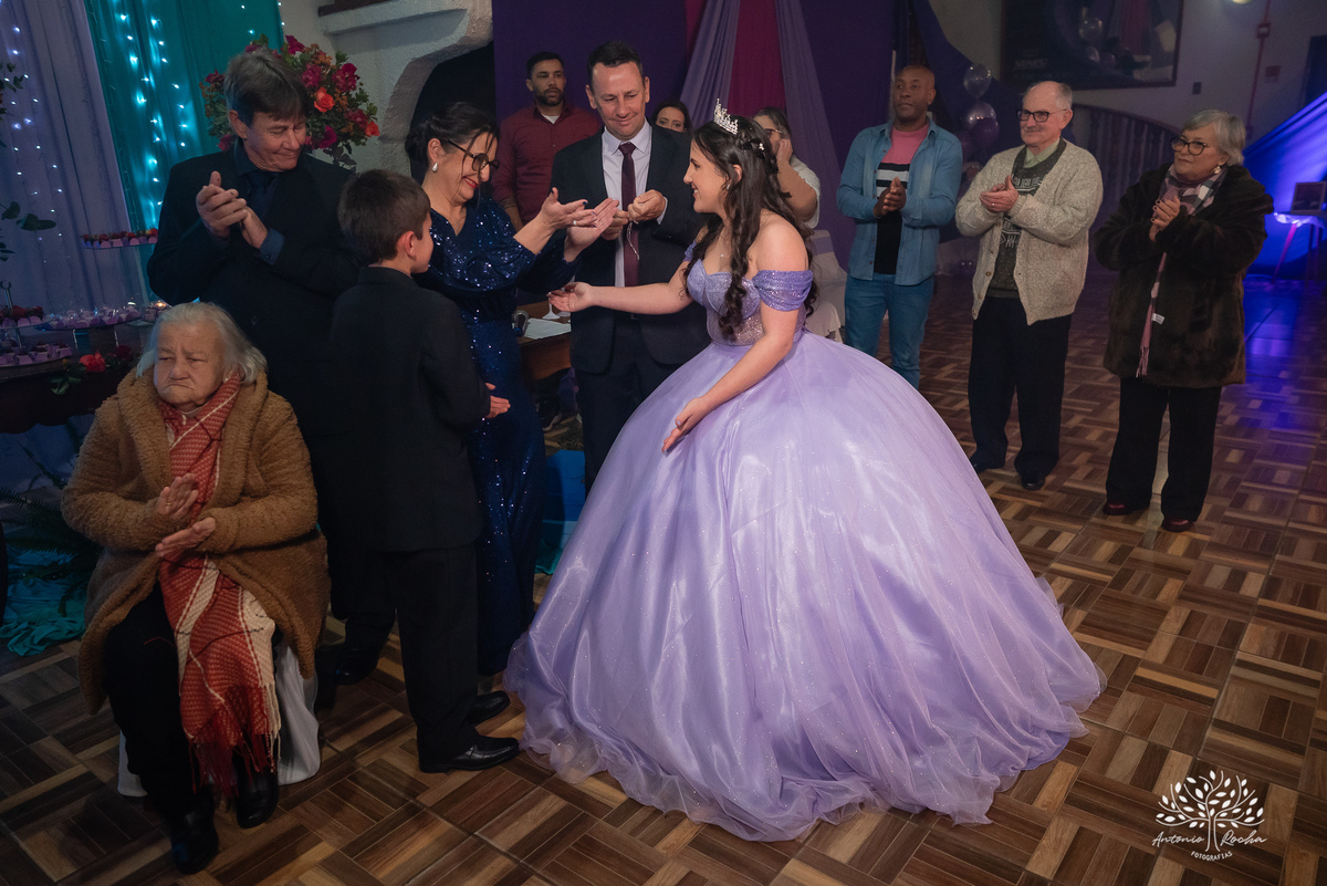 Maitê-15 anos - Festa de 15 anos - Debutante - Monte Bonito - Quinze de Julho - Aniversário de 15 - Valsa - Pelotas - Antonio Rocha Fotografias - Troca de vestido - making of - alstar - penteado de 15 anos - Maquiagem para 15 anos - fotografo de 15 anos