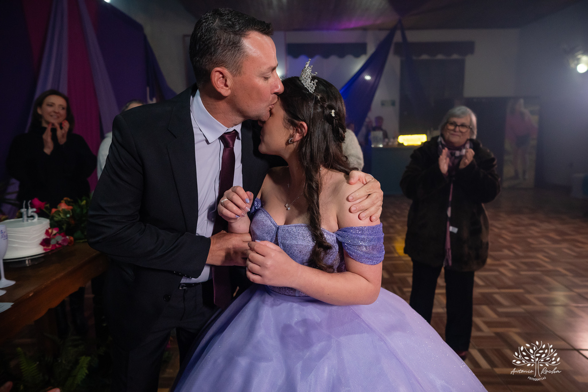 Maitê-15 anos - Festa de 15 anos - Debutante - Monte Bonito - Quinze de Julho - Aniversário de 15 - Valsa - Pelotas - Antonio Rocha Fotografias - Troca de vestido - making of - alstar - penteado de 15 anos - Maquiagem para 15 anos - fotografo de 15 anos