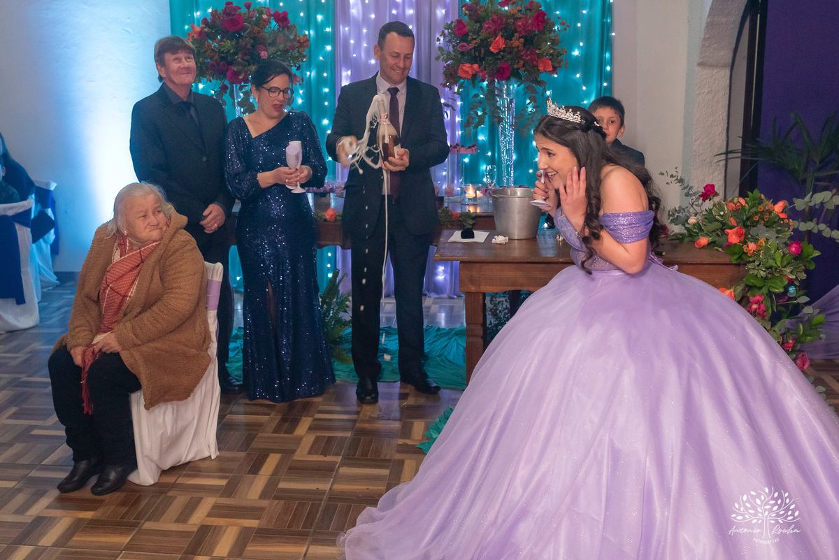 Maitê-15 anos - Festa de 15 anos - Debutante - Monte Bonito - Quinze de Julho - Aniversário de 15 - Valsa - Pelotas - Antonio Rocha Fotografias - Troca de vestido - making of - alstar - penteado de 15 anos - Maquiagem para 15 anos - fotografo de 15 anos