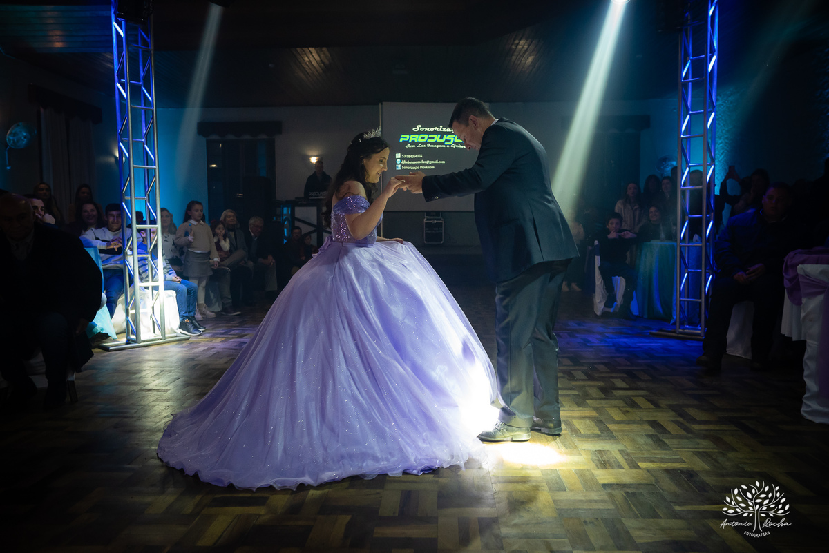 Maitê-15 anos - Festa de 15 anos - Debutante - Monte Bonito - Quinze de Julho - Aniversário de 15 - Valsa - Pelotas - Antonio Rocha Fotografias - Troca de vestido - making of - alstar - penteado de 15 anos - Maquiagem para 15 anos - fotografo de 15 anos