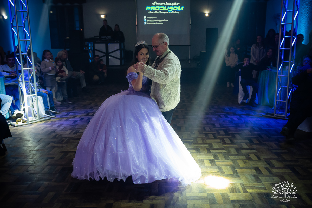 Maitê-15 anos - Festa de 15 anos - Debutante - Monte Bonito - Quinze de Julho - Aniversário de 15 - Valsa - Pelotas - Antonio Rocha Fotografias - Troca de vestido - making of - alstar - penteado de 15 anos - Maquiagem para 15 anos - fotografo de 15 anos