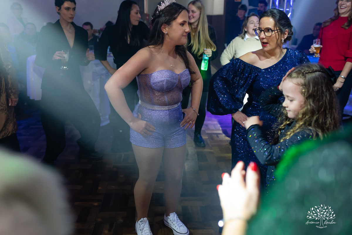 Maitê-15 anos - Festa de 15 anos - Debutante - Monte Bonito - Quinze de Julho - Aniversário de 15 - Valsa - Pelotas - Antonio Rocha Fotografias - Troca de vestido - making of - alstar - penteado de 15 anos - Maquiagem para 15 anos - fotografo de 15 anos